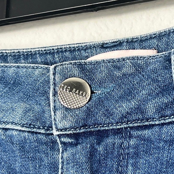 EUC Ted Baker London Mid Wash Yannah Abrasion Embellished Boyfriend Jeans Sz 27 - Picture 9 of 13